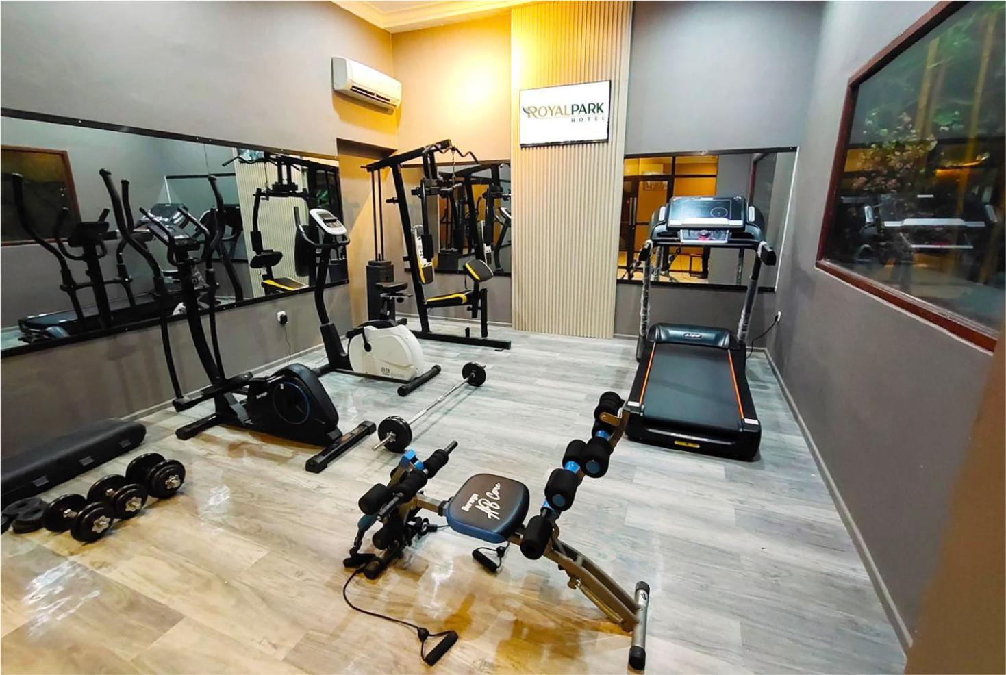 סמרינדה Royal Park Hotel מראה חיצוני תמונה