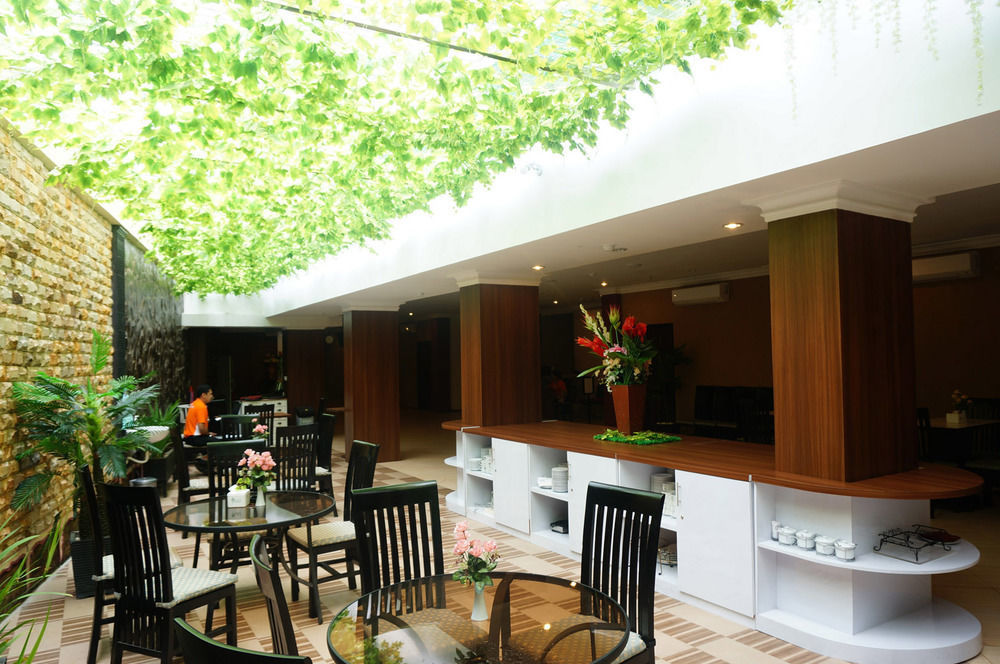 סמרינדה Royal Park Hotel מראה חיצוני תמונה