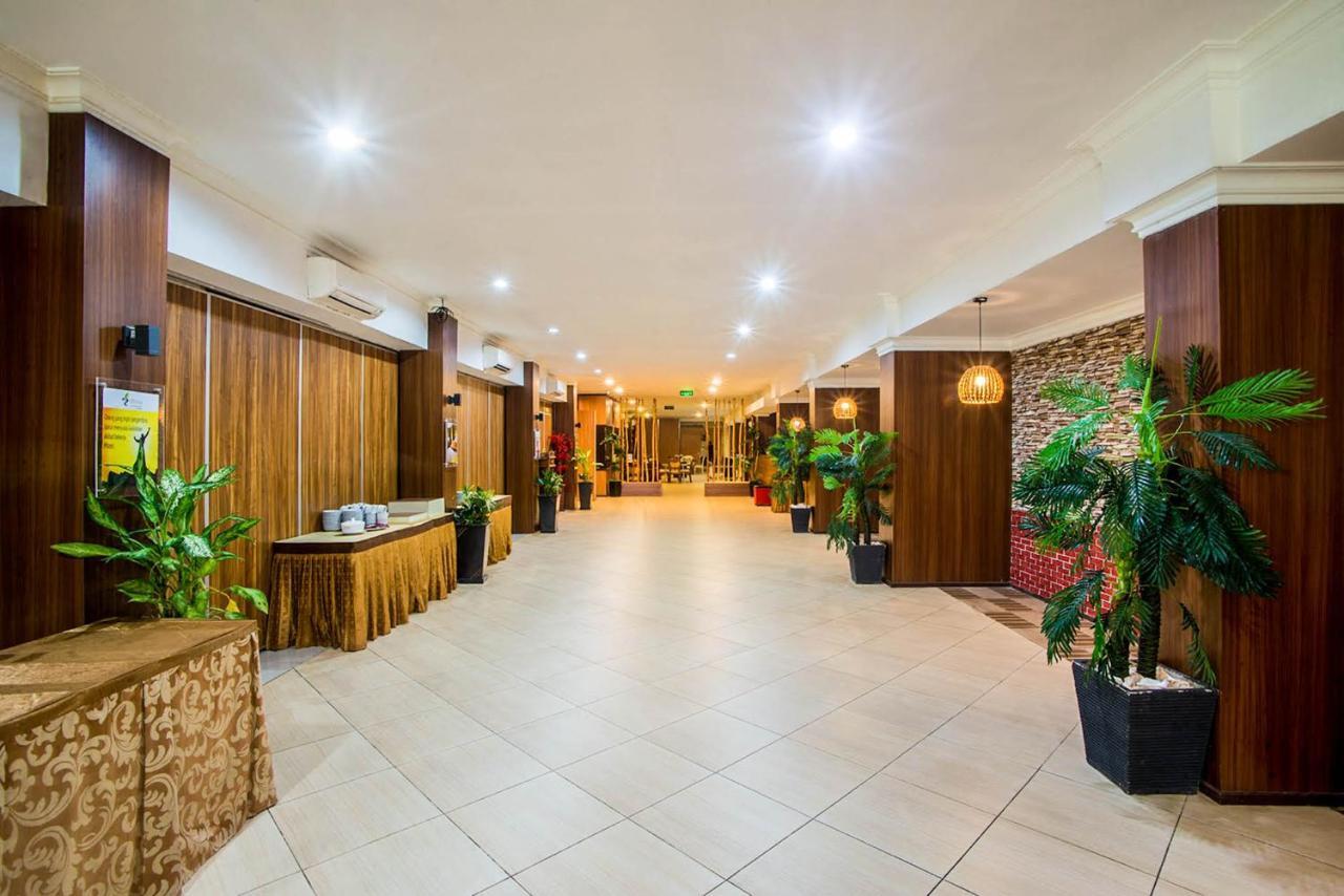 סמרינדה Royal Park Hotel מראה חיצוני תמונה